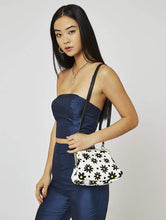 Load image into Gallery viewer, Daisy Pouch Cross Body Bag