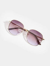 Load image into Gallery viewer, Quay Jezabell Sunglasses in Purple Fade