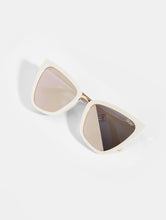 Load image into Gallery viewer, Quay x JLo Reina Sunglasses in Pearl Rose