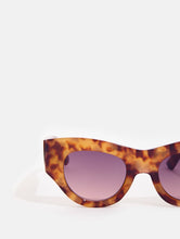 Load image into Gallery viewer, Tort Chunky Cat Sunglasses