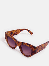 Load image into Gallery viewer, Tort Chunky Cat Sunglasses