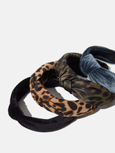 Load image into Gallery viewer, Black Velvet Headband

