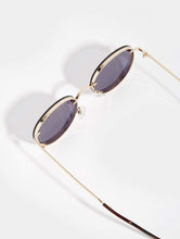 Load image into Gallery viewer, Quay Farrah Metal Frame Sunglasses in Cold Purple
