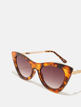 Load image into Gallery viewer, Classic Tort Cat Sunglasses
