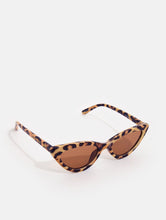 Load image into Gallery viewer, Leopard Cat Eye Sunglasses
