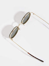 Load image into Gallery viewer, Quay Farrah Sunglasses in Gold
