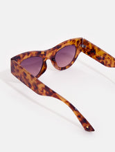 Load image into Gallery viewer, Tort Chunky Cat Sunglasses
