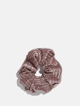 Load image into Gallery viewer, Velvet 2 Pack Scrunchies

