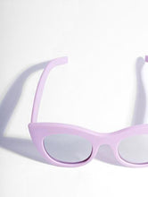 Load image into Gallery viewer, Amelie Lilac Sunglasses
